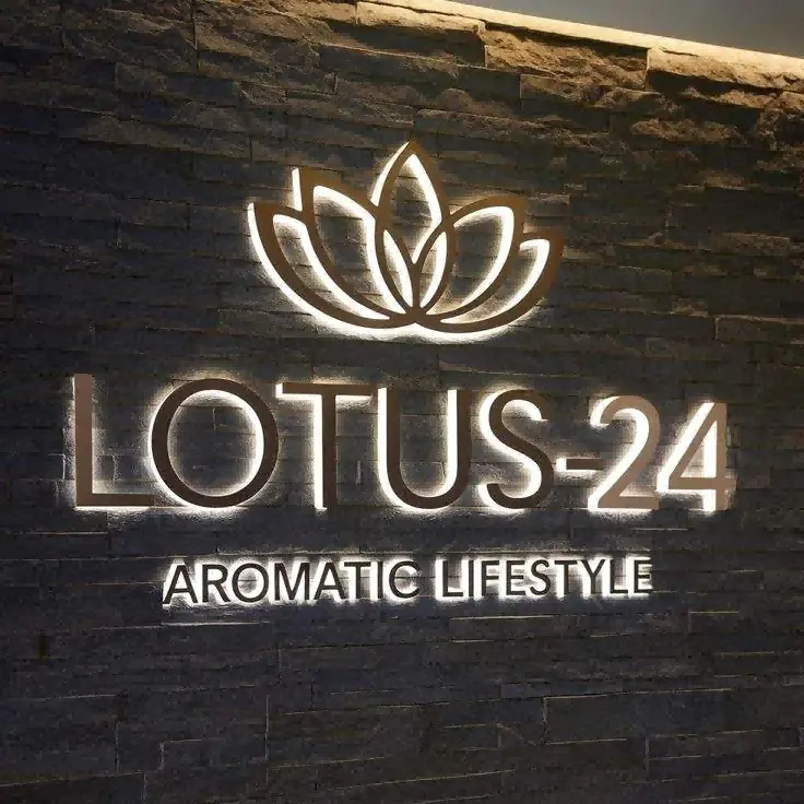 不銹鋼背光燈箱字訂製LED燈箱3