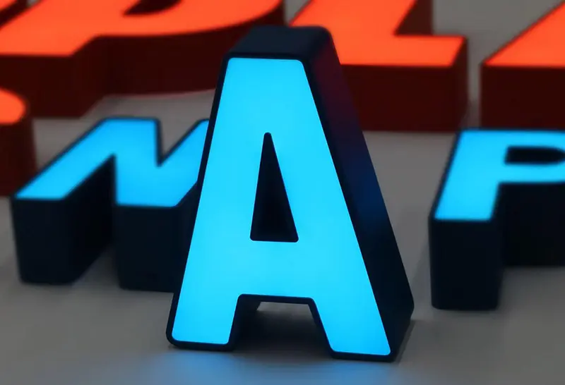 How to Choose the Right Commercial Signage: Expert Guide 2024
